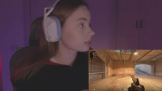 Snapshot of _MayShy_ chatting on November 3, 1:29 am MayShy online show from November 3, 1:29 am