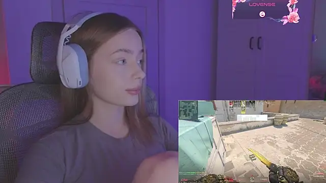 Snapshot of _MayShy_ chatting on November 4, 9:41 am MayShy online show from November 4, 9:41 am