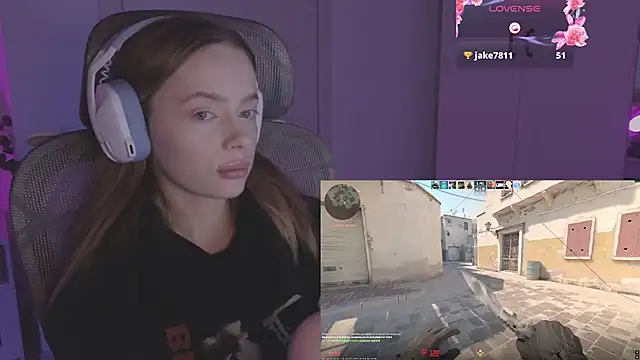 Snapshot of _MayShy_ chatting on November 21, 8:13 am MayShy online show from November 21, 8:13 am