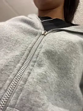 Salome golvert online show from February 1, 9:51 pm