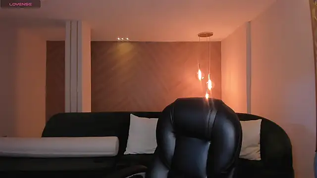 AnaisNin online show from January 28, 12:00 pm