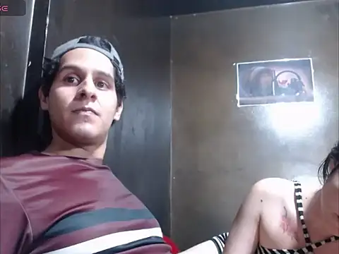 Snapshot of blackwolf_whitebee chatting on November 15, 3:48 am blackwolf whitebee online show from November 15, 3:48 am