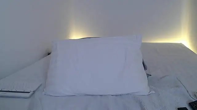 Snapshot of __Meow chatting on December 22, 6:28 am Meow online show from December 22, 6:28 am