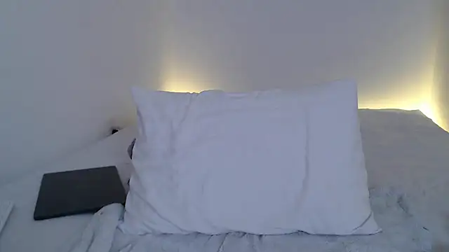 Snapshot of __Meow chatting on January 3, 8:54 pm Meow online show from January 3, 8:54 pm