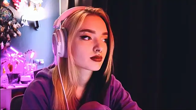 Avi Nile online show from December 7, 3:04 am