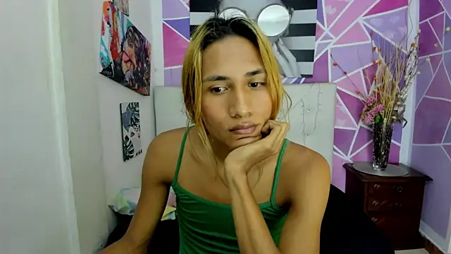 Snapshot of Brisahott chatting on January 15, 1:31 pm Brisahott online show from January 15, 1:31 pm