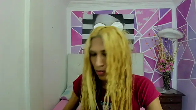 Snapshot of Brisahott chatting on February 1, 1:51 pm Brisahott online show from February 1, 1:51 pm