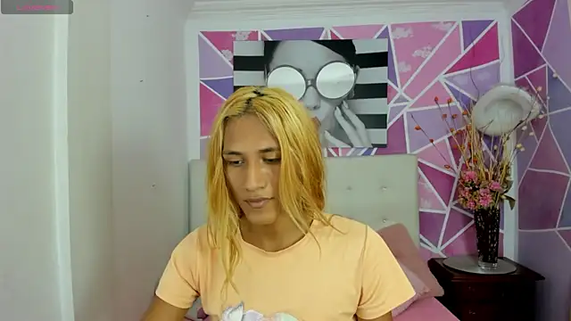 Snapshot of Brisahott chatting on February 4, 1:59 pm Brisahott online show from February 4, 1:59 pm