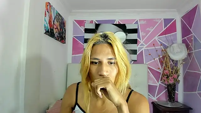 Snapshot of Brisahott chatting on February 26, 2:25 pm Brisahott online show from February 26, 2:25 pm