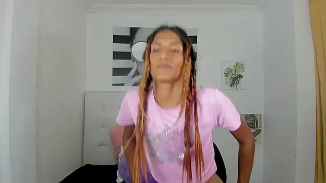 Snapshot of Brisahott chatting on December 18, 7:42 pm Brisahott online show from December 18, 7:42 pm