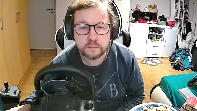 larsgessner30 online show from October 27, 3:49 pm