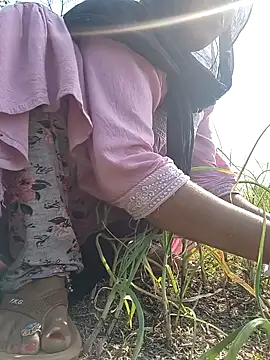 Snapshot of Simaran_bhabhi chatting on February 7, 9:05 am Simaran bhabhi online show from February 7, 9:05 am