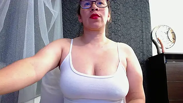 Snapshot of Abril_Bianchi chatting on September 29, 10:14 pm Abril Bianchi online show from September 29, 10:14 pm