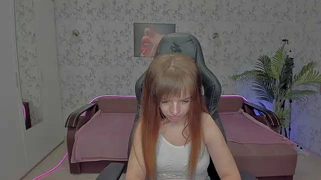 Eva Rosec online show from December 12, 1:06 pm