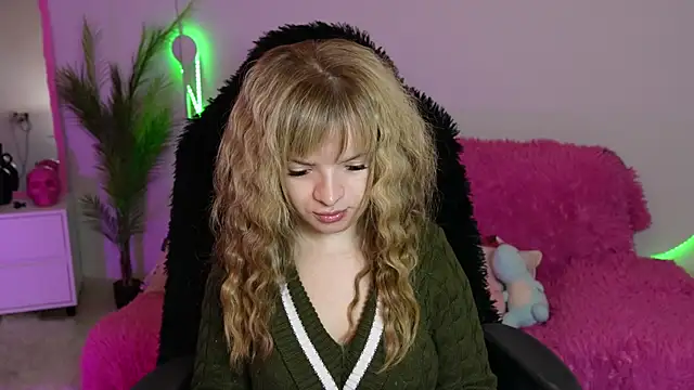 Eva Rosec online show from December 2, 9:03 am