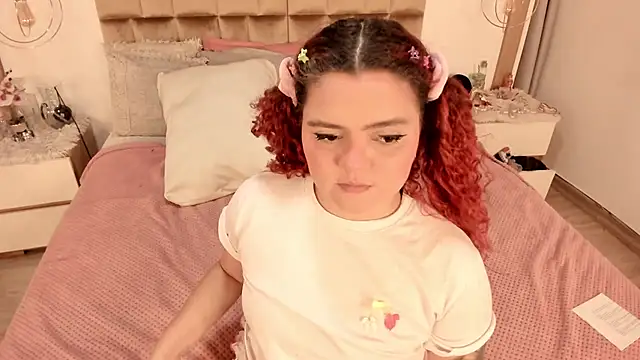 Twwiiggy online show from February 21, 11:10 pm