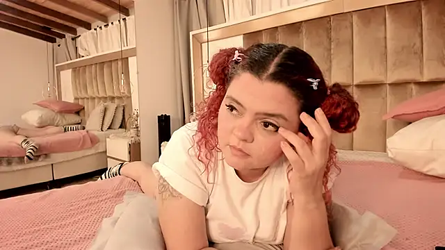 Twwiiggy online show from February 22, 11:13 pm