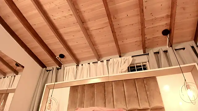 Twwiiggy online show from February 27, 2:32 am