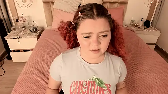 Twwiiggy online show from February 28, 8:07 pm