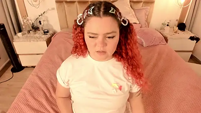 Twwiiggy online show from March 12, 2:20 am