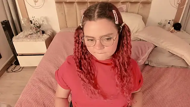 Twwiiggy online show from March 15, 2:14 am