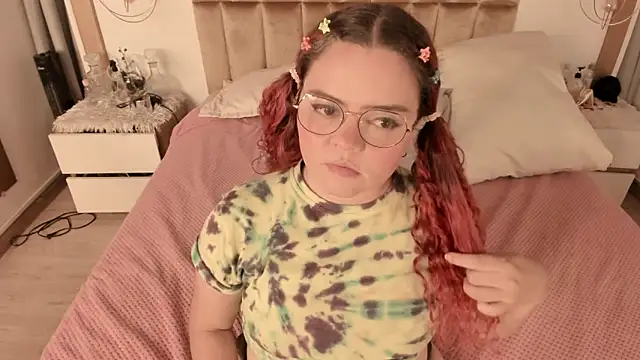 Twwiiggy online show from March 17, 3:14 am