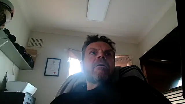 Snapshot of toptugger chatting on February 14, 3:05 pm toptugger online show from February 14, 3:05 pm