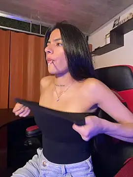 liss hot  online show from October 6, 9:45 pm