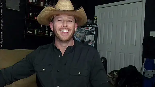 Snapshot of chillinthemosttt chatting on December 6, 4:25 am chillinthemosttt online show from December 6, 4:25 am