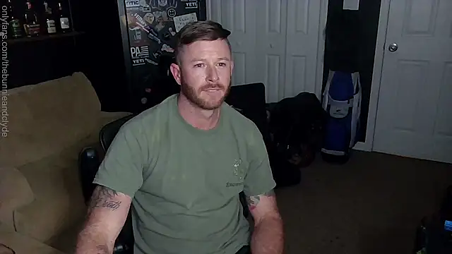 Snapshot of chillinthemosttt chatting on December 11, 4:07 am chillinthemosttt online show from December 11, 4:07 am