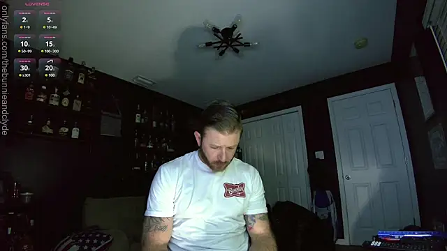 Snapshot of chillinthemosttt chatting on January 6, 3:31 am chillinthemosttt online show from January 6, 3:31 am