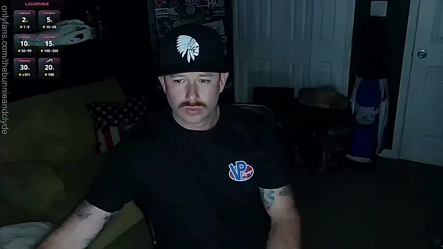 Snapshot of chillinthemosttt chatting on February 17, 4:42 am chillinthemosttt online show from February 17, 4:42 am