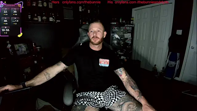 Snapshot of chillinthemosttt chatting on October 10, 3:49 am chillinthemosttt online show from October 10, 3:49 am