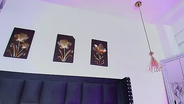 Snapshot of innocentlady_ chatting on February 15, 12:22 pm innocentlady online show from February 15, 12:22 pm