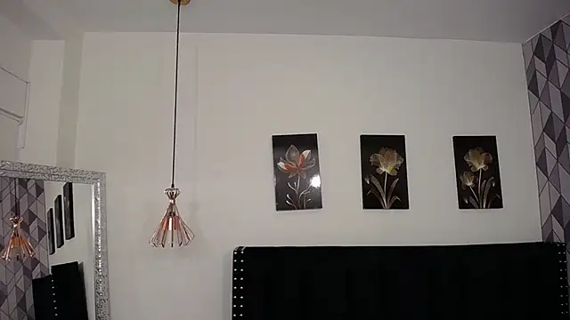 Snapshot of innocentlady_ chatting on March 7, 12:01 pm innocentlady online show from March 7, 12:01 pm