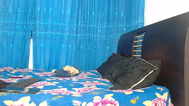 Hot Sharks  online show from October 6, 7:50 am