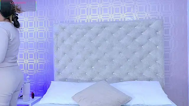 Sara Desire online show from September 14, 12:15 pm