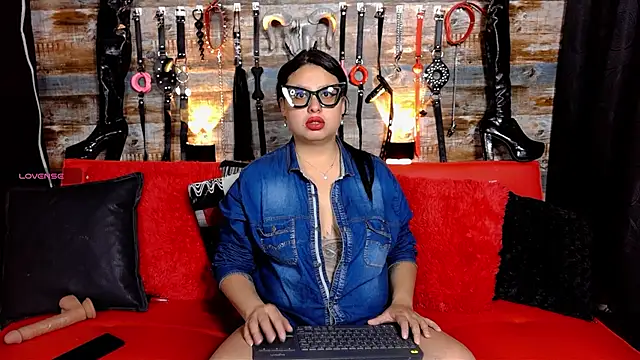 Snapshot of slave_Rubi chatting on December 6, 11:14 pm slave Rubi online show from December 6, 11:14 pm