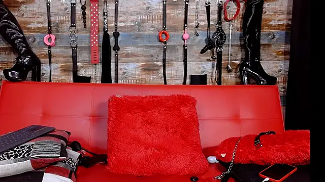 Snapshot of slave_Rubi chatting on December 28, 10:25 am slave Rubi online show from December 28, 10:25 am