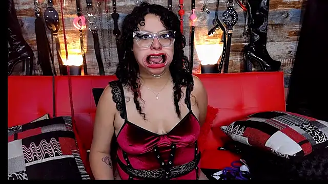 Snapshot of slave_Rubi chatting on February 8, 8:32 pm slave Rubi online show from February 8, 8:32 pm