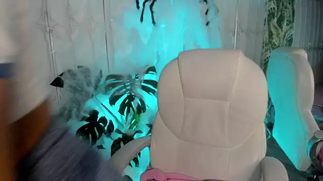 cute hollywood online show from October 20, 8:53 pm