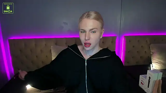 Snapshot of DanielPaige_ chatting on January 8, 2:14 pm DanielPaige online show from January 8, 2:14 pm