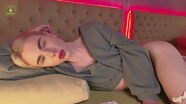 Snapshot of DanielPaige_ chatting on February 9, 7:19 pm DanielPaige online show from February 9, 7:19 pm