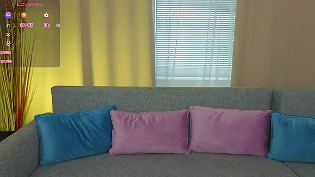 Snapshot of MilaDreamer chatting on October 2, 1:07 pm MilaDreamer online show from October 2, 1:07 pm