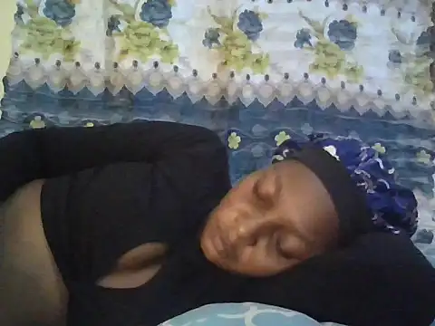 Snapshot of Midnight_Clique_ chatting on November 1, 8:00 pm Midnight Clique online show from November 1, 8:00 pm