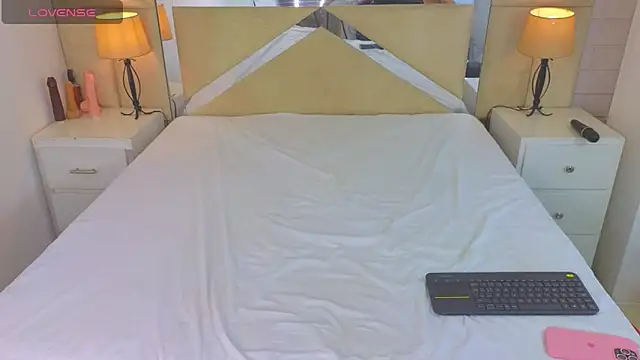 Tiphani walker  online show from September 27, 12:15 am