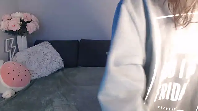 Mini Diva online show from January 18, 9:13 am