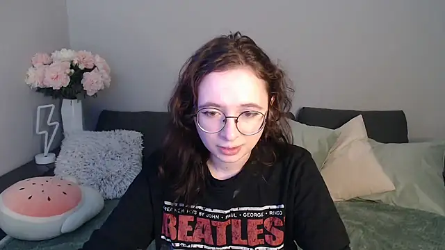 Mini Diva online show from February 2, 9:08 am