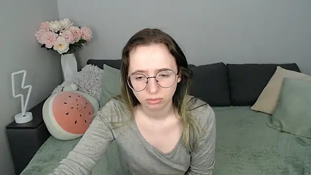 Mini Diva online show from September 14, 8:13 am