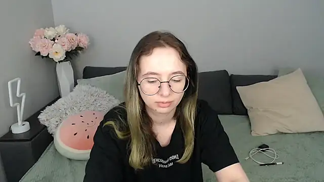 Mini Diva online show from September 22, 8:05 am